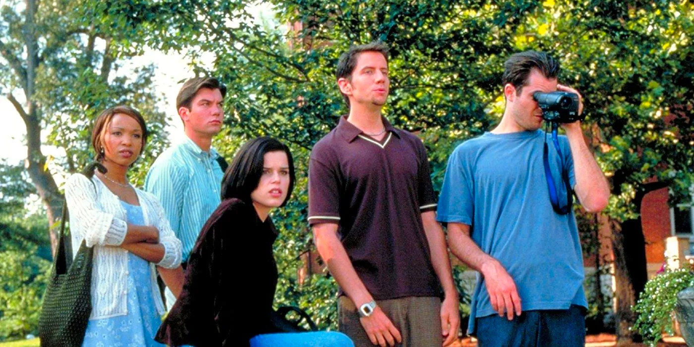 Sidney, Randy, and others look at something in the distance in Scream 2. Image