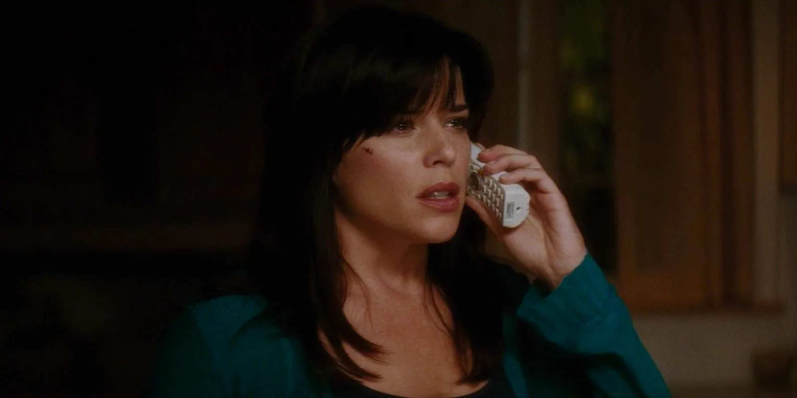 Sidney talking on the phone in Scream 4  Image