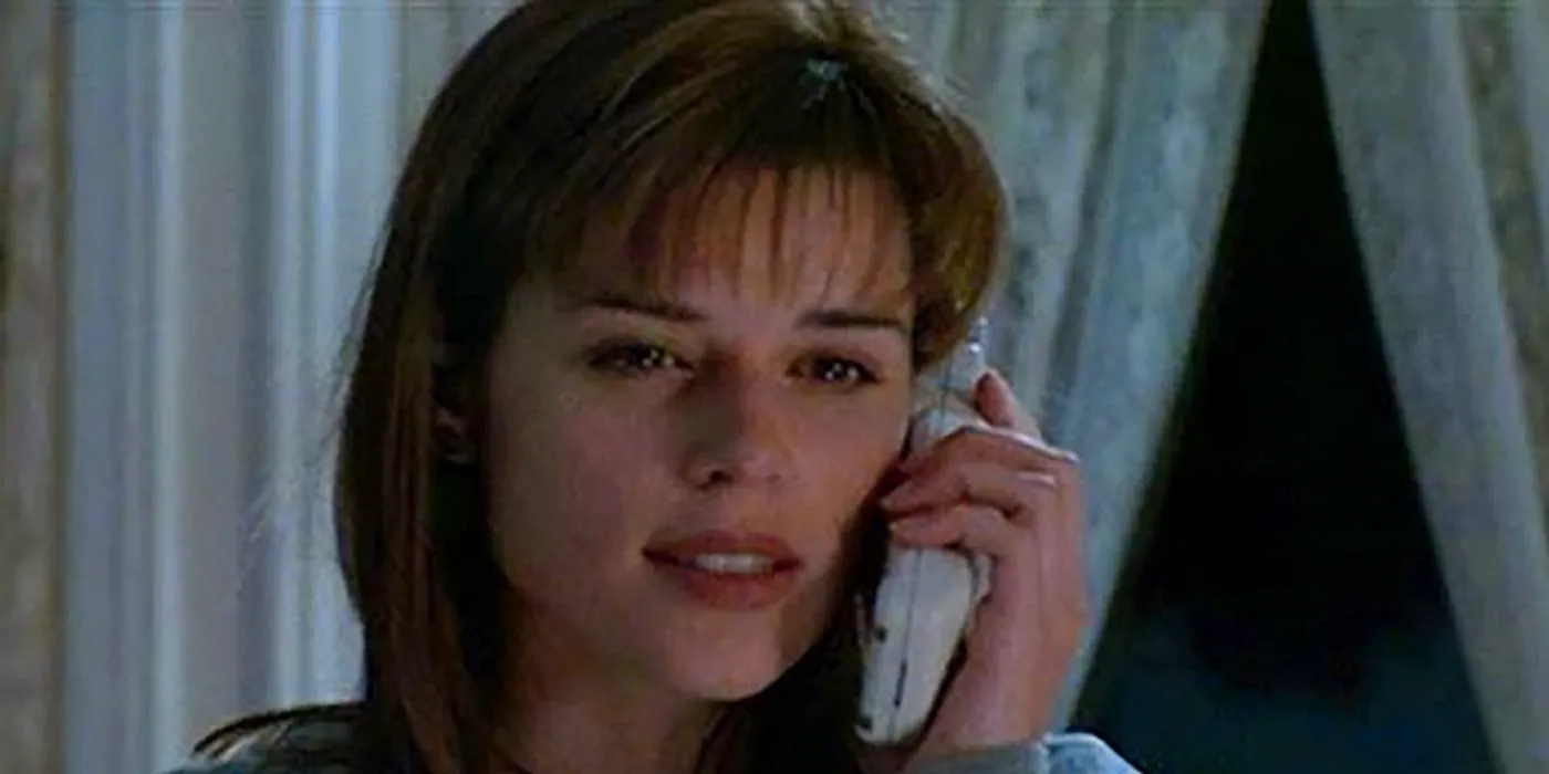 Sidney talking on the phone in Scream Image