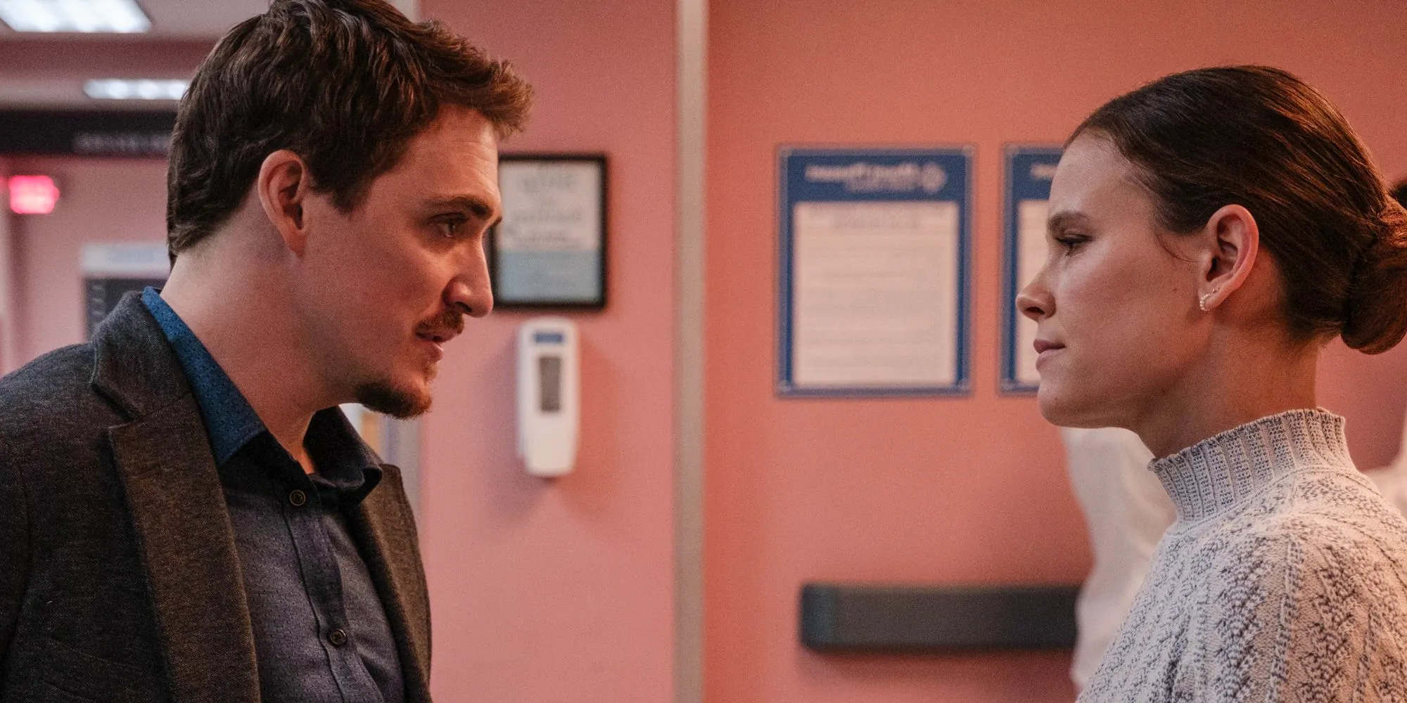 Sosie Bacon as Rose anxiously talking to Kyle Gallner as Joel in Smile (2022) Image