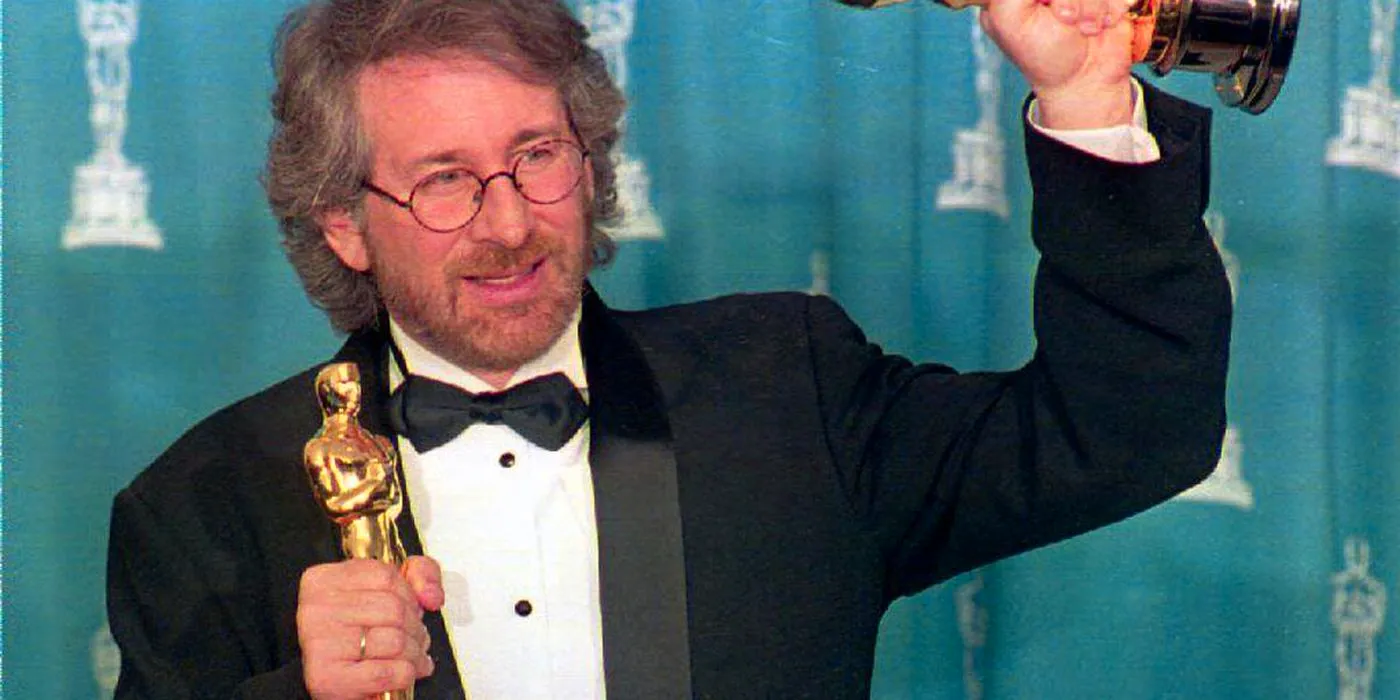 Steven Spielberg holding his Oscars. Image