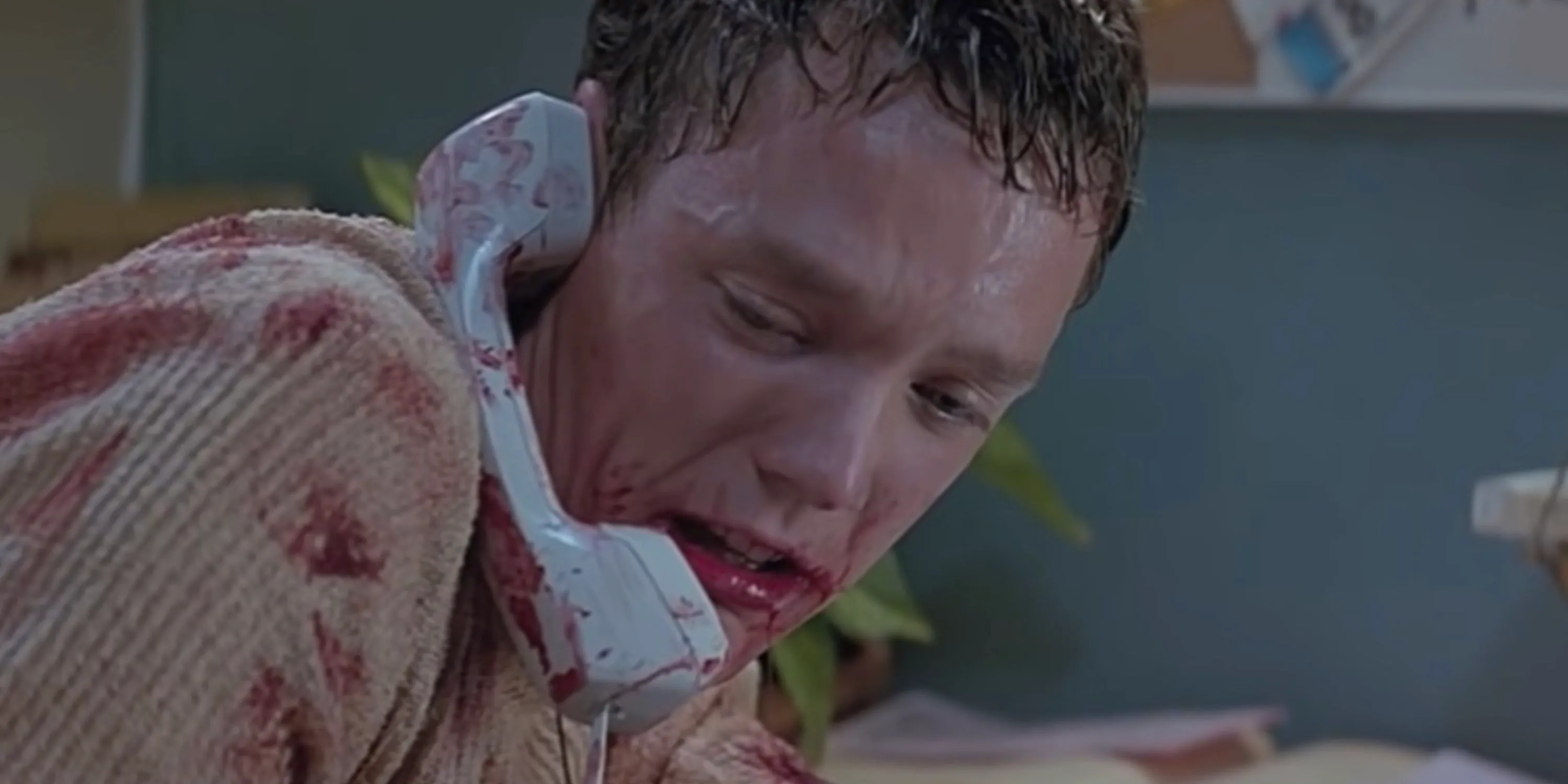 Stu on the phone in Scream (1996) Image