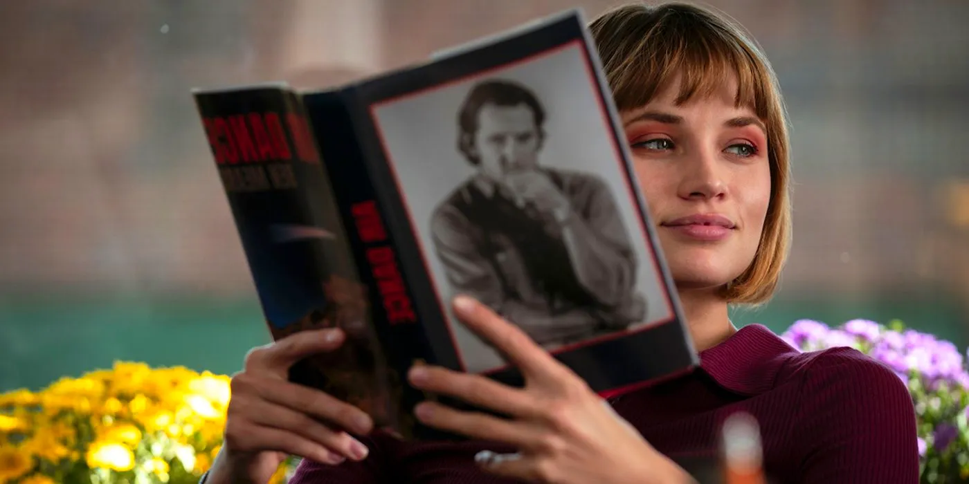 Susan Norton in Salem's Lot holding Ben's book Image