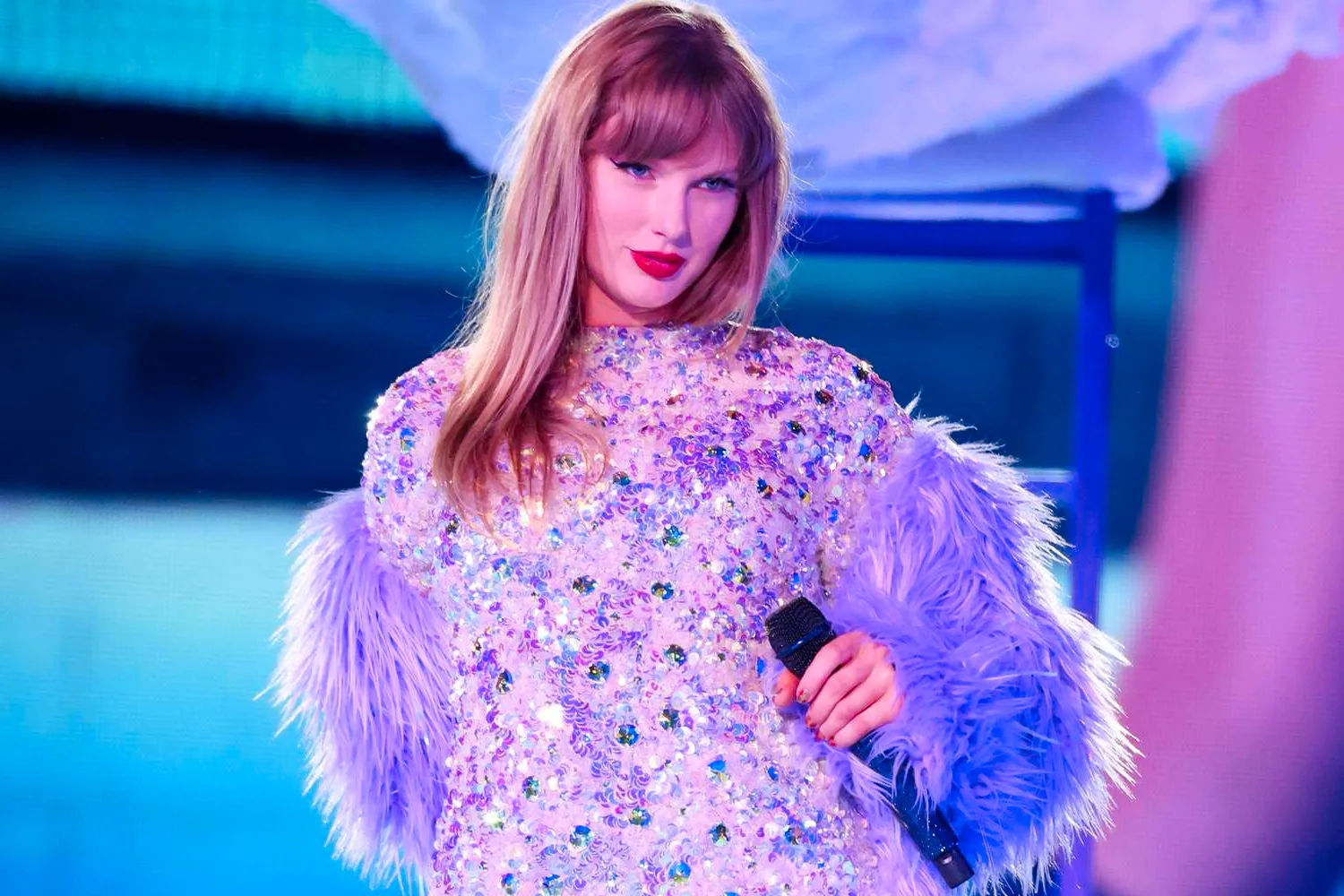 Taylor Swift Manages Technical Malfunction at Indianapolis Eras Tour Show Image