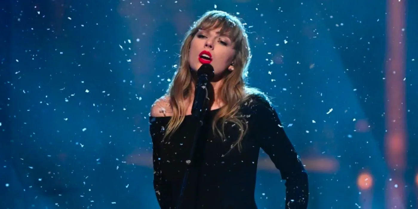 Taylor Swift performing All Too Well on SNL. Image