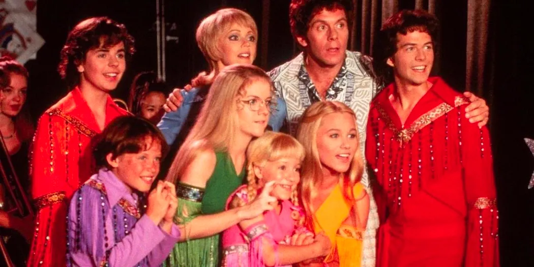 The cast of The Brady Bunch Movie onstage Image