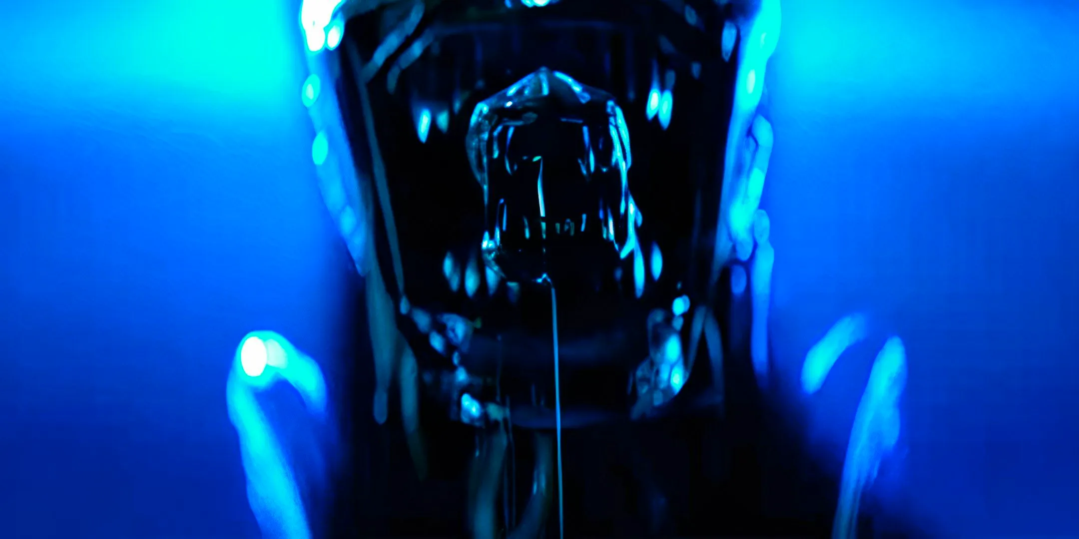 The little mouth shooting out of the Xenomorph's mouth in Alien Earth teaser Image