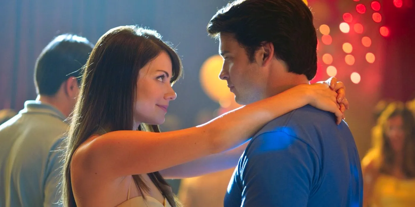 Tom Welling and Erica Durance as Superman and Lois Lane in Smallville episode 200 Image