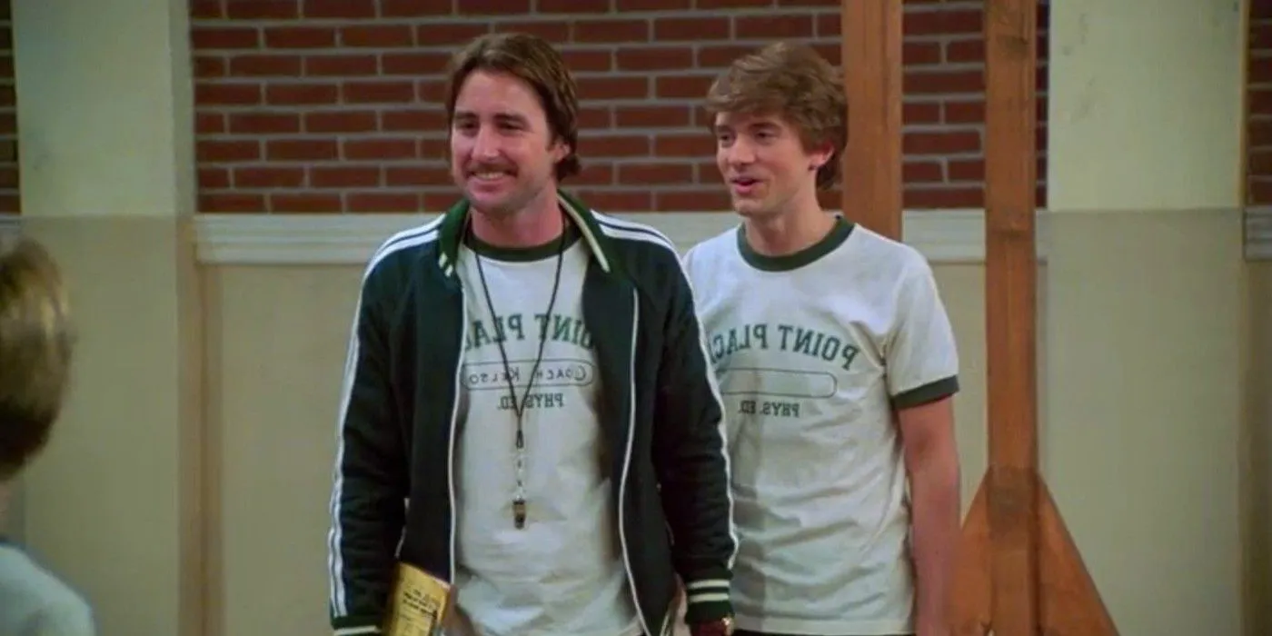 Topher Grace as Eric Forman and Luke Wilson as Casey Kelso at gym class in That '70s Show season 7 Image