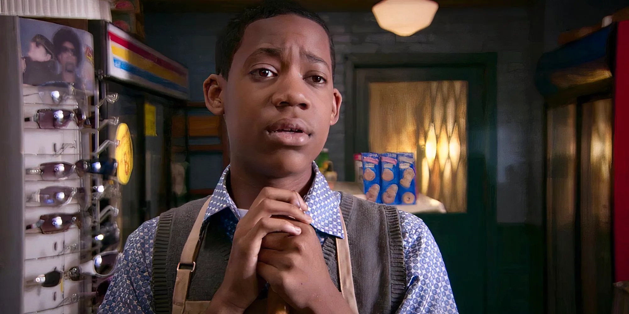 Tyler James Williams clasps his hands in Everybody Hates Chris Image