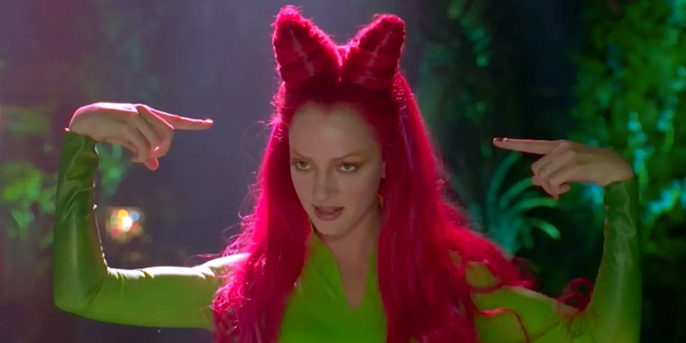 Uma Thurman as Poison Ivy pointing at her hair in Batman & Robin (1997) Image