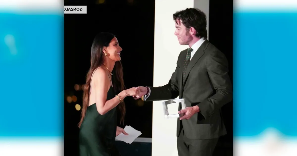 Watch John Mulaney’s emotional tribute to his wife Olivia Munn Image