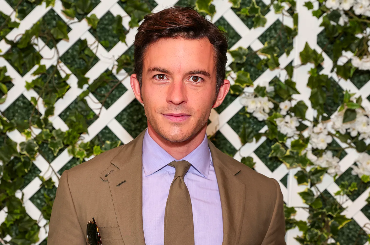 WICKED Movie Teaser: Jonathan Bailey as Fiyero!  First Look, Plot Twist & Release Date! image 3 Image