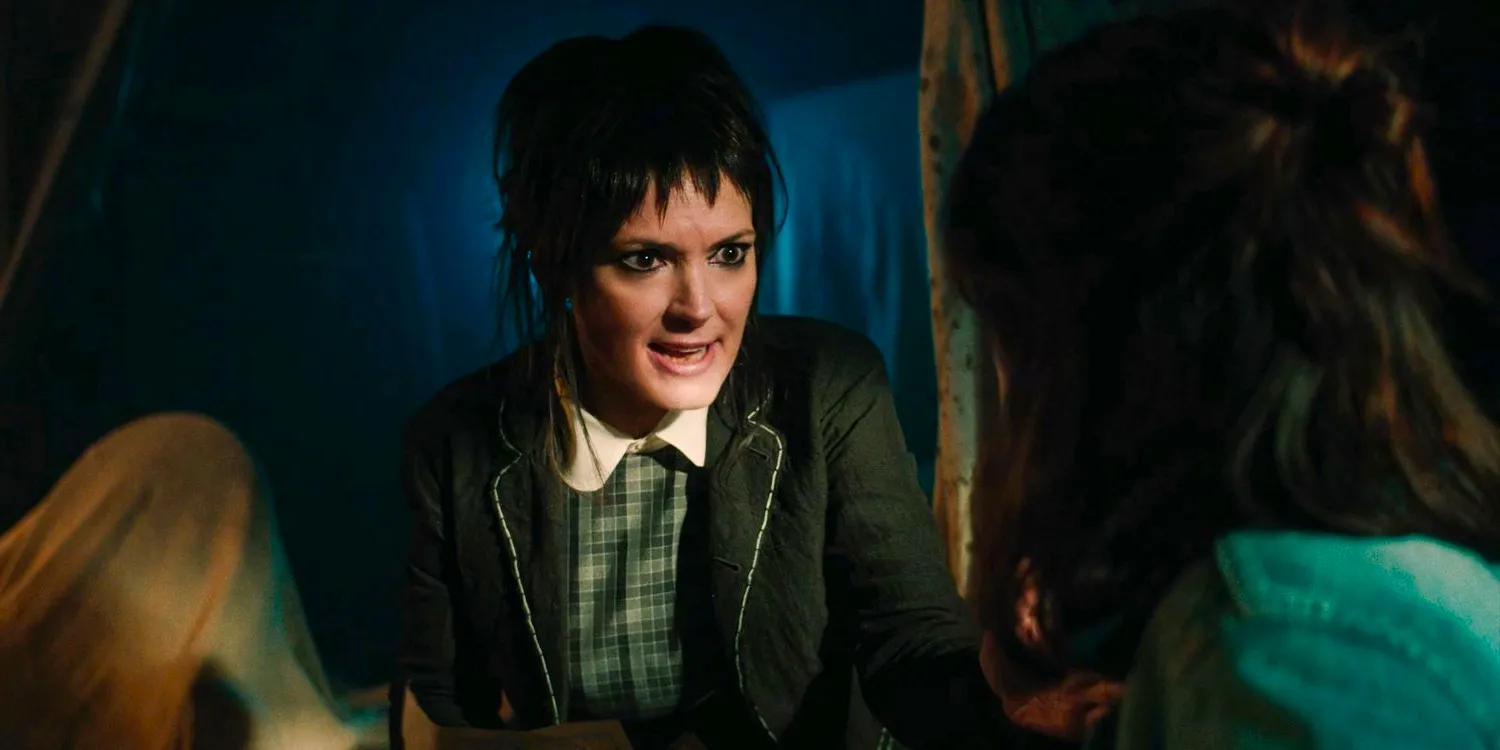 Winona Ryder as Lydia talking to Jenna Ortega as Astrid in Beetlejuice 2 Image