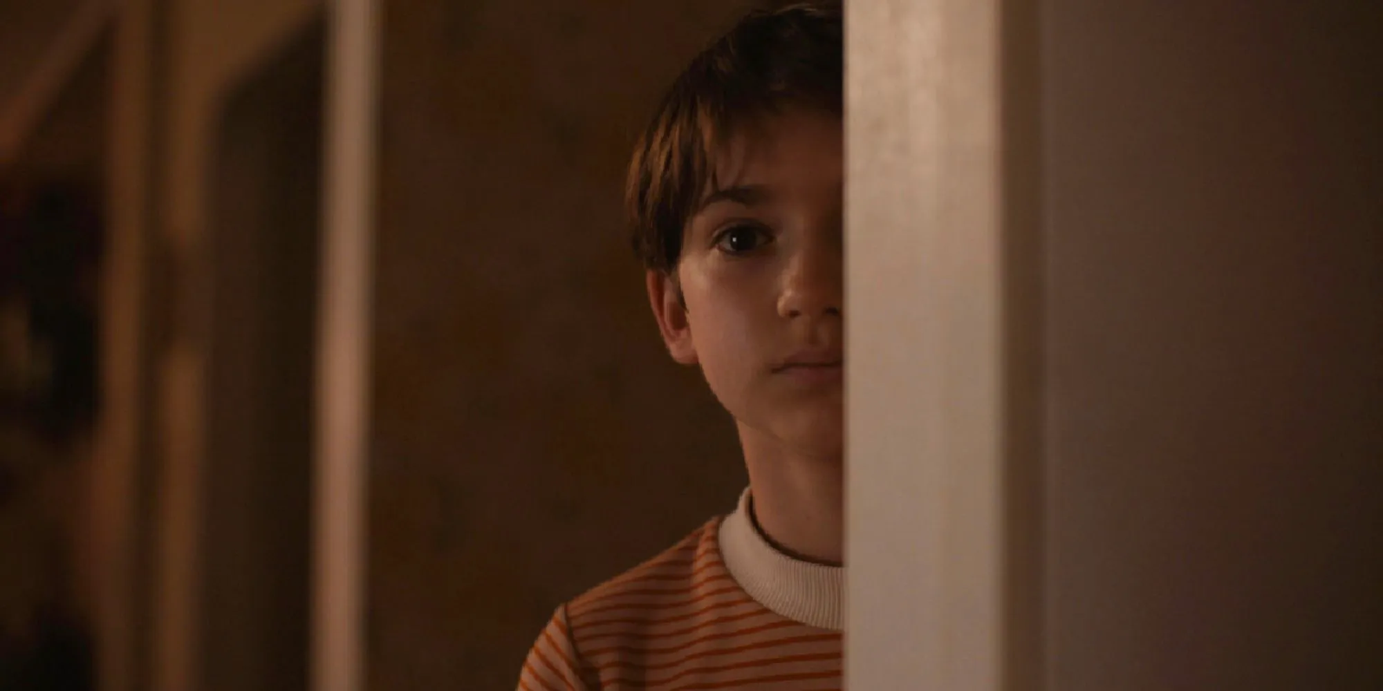 Young Danny behind a wall in The Crowded Room episode 5. Image