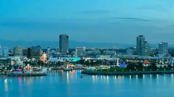 Long Beach Boat Fire Near Queen Mary: 4 Hospitalized After Dramatic Escape! Details Inside!